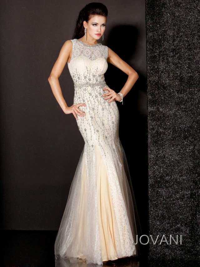 La Femme Fashion Con cualquier de los vestidos cortos fashion podemos asistir a un cóctel de día o a una gala de noche, lo importante es que nos veremos bellas y elegantes. Otra de las ventajas de los vestidos cortos es que te da una apariencia fresca y atractiva al mismo tiempo que te permite sentirte cómoda.